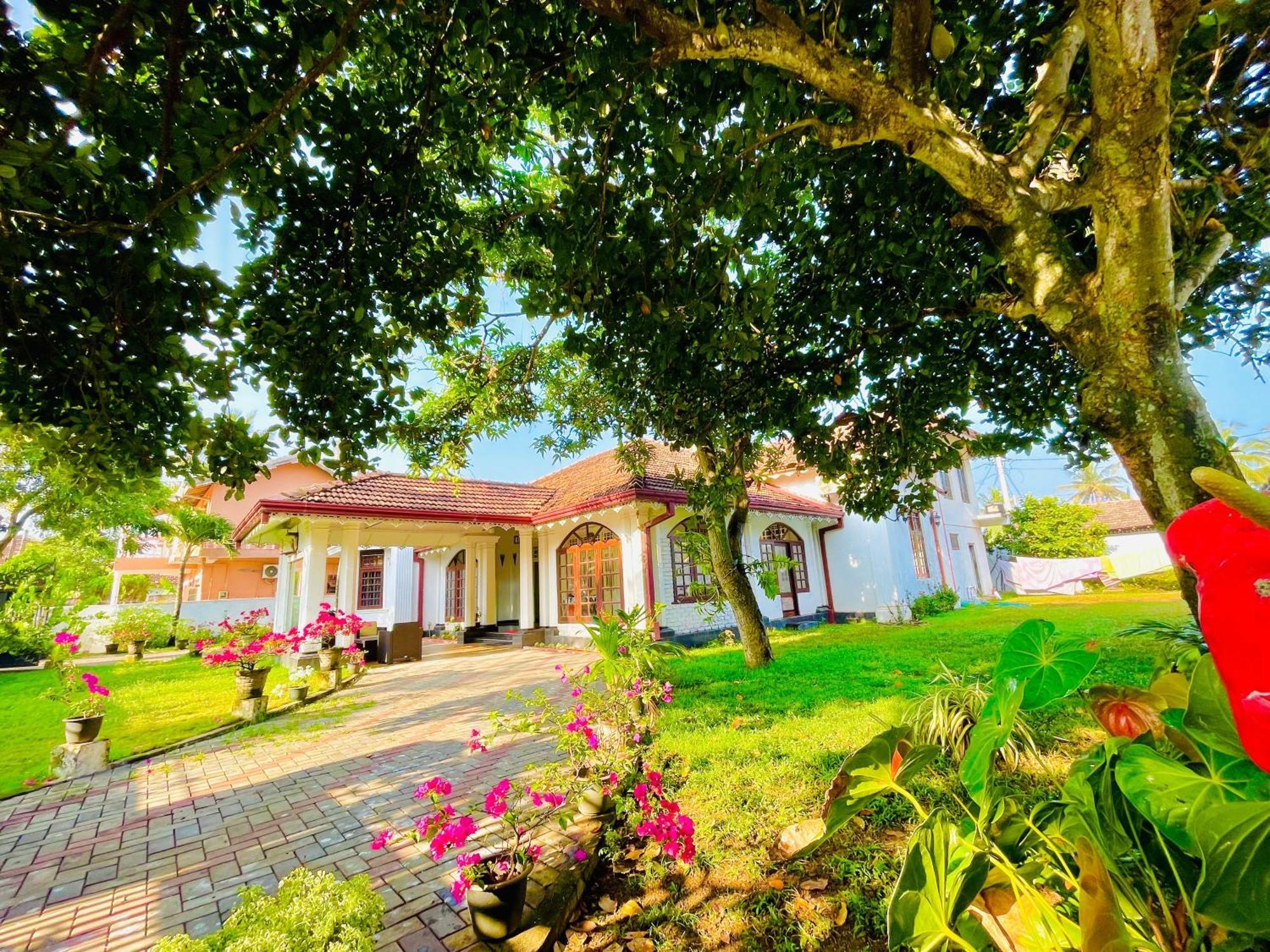 Grand Villa Negombo Esterno foto